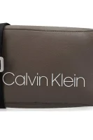 naramna torba collegic small Calvin Klein 	rjava	